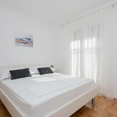In With Kitchen Makarska