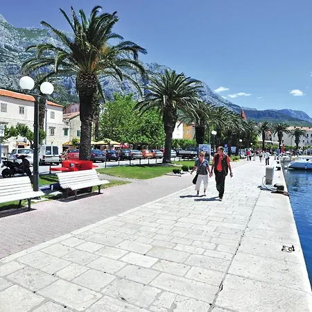 In With Kitchen Makarska
